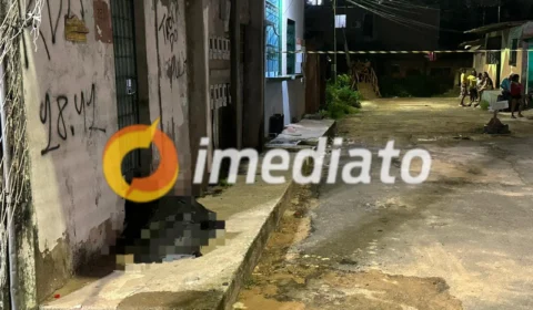 Homem é executado a tiros em frente de residência no bairro Santo Agostinho