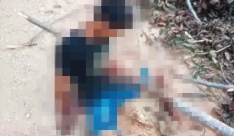 Jovem tem corpo atravessado por tronco ao cair de moto