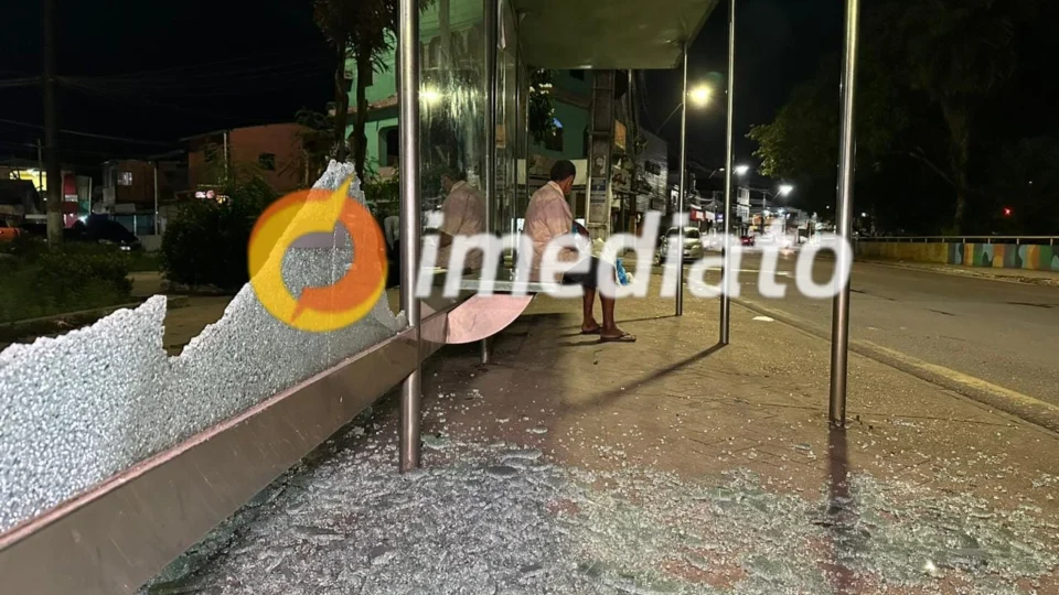 Viatura da PM é atingida por tiros durante ataque criminoso no bairro Compensa 2