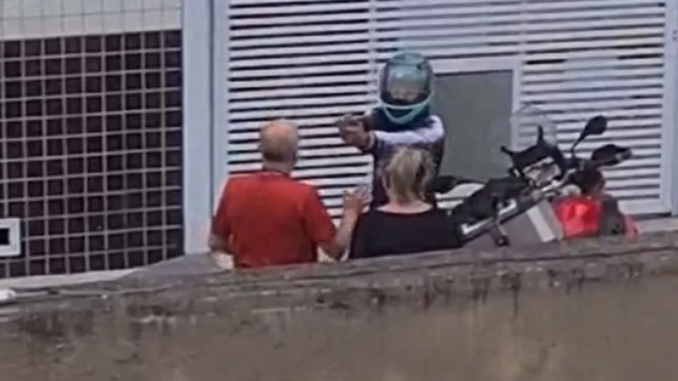 VEJA VÍDEO: Ex-delegado geral é assaltado com arma na cabeça