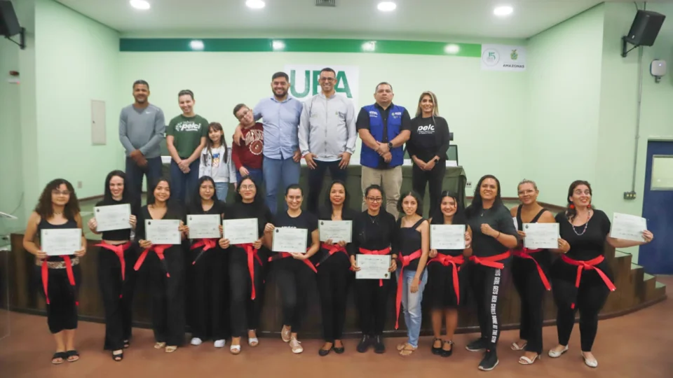 Governo do Amazonas entrega certificados às alunas do 1º Curso de Defesa Pessoal Feminina da UEA