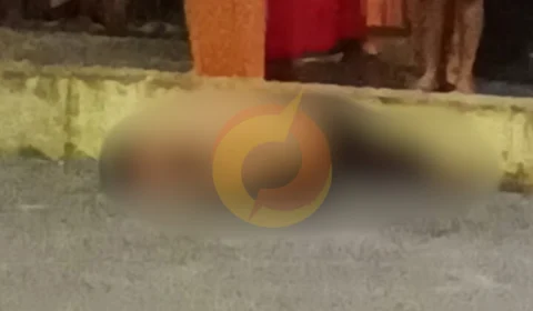 Homem é espancado pela população após esfaquear esposa na Compensa