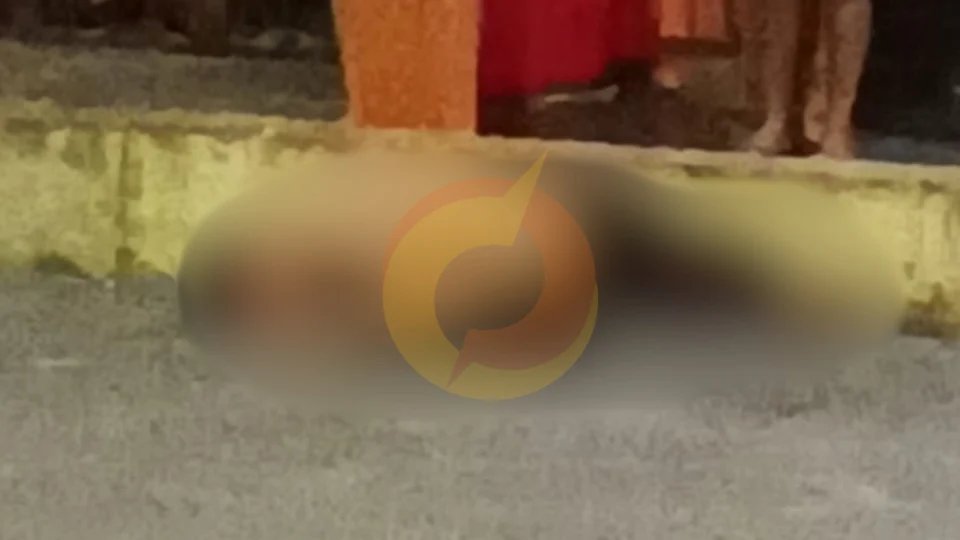 Homem é espancado pela população após esfaquear esposa na Compensa