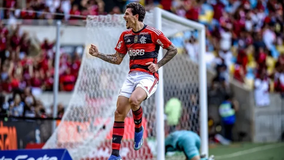 Flamengo vence o Cuiabá por 2 a 1 no Maracanã