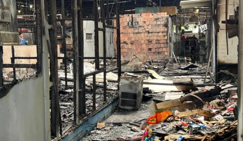 Prefeitura pagará auxílio de R$ 2 mil para os feirantes que perderam suas bancas no incêndio
