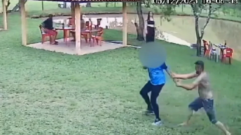 Garçonete é agredida com taco de bilhar por cliente