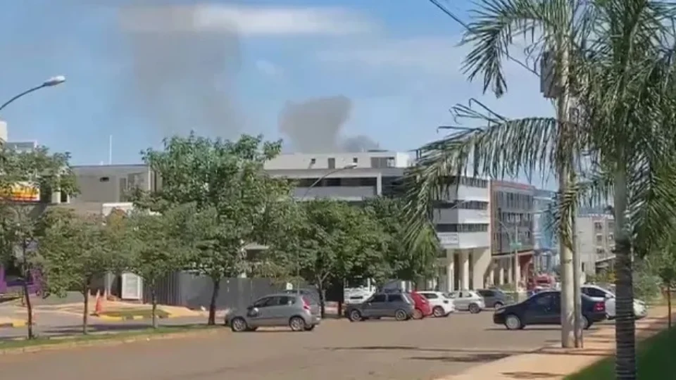 VÍDEO: Explosão em apartamento após vazamento de gás deixa uma pessoa ferida no Noroeste