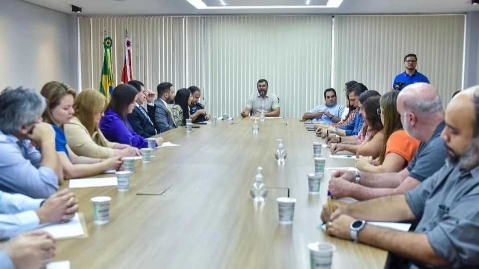 Governador anuncia acordo para normalização total dos serviços de saúde no Estado