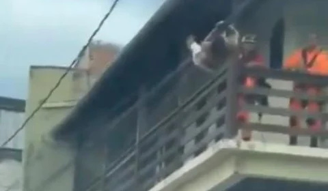 VEJA VÍDEO: em fuga, homem se agarra em fios de alta tensão e tem roupa arrancada