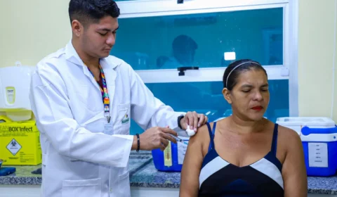 Vacina contra Covid-19 é ofertada em nove unidades neste sábado em Manaus