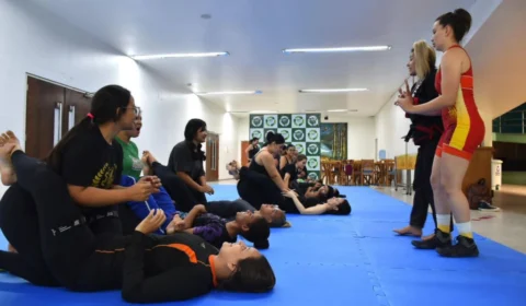 Alunas e colaboradoras da UEA participam de curso de Defesa Pessoal