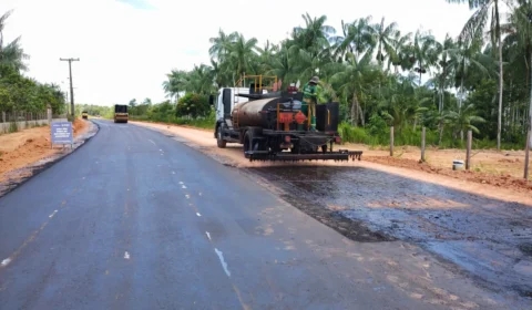 Governo do Amazonas está pavimentando a estrada Anori-Codajás