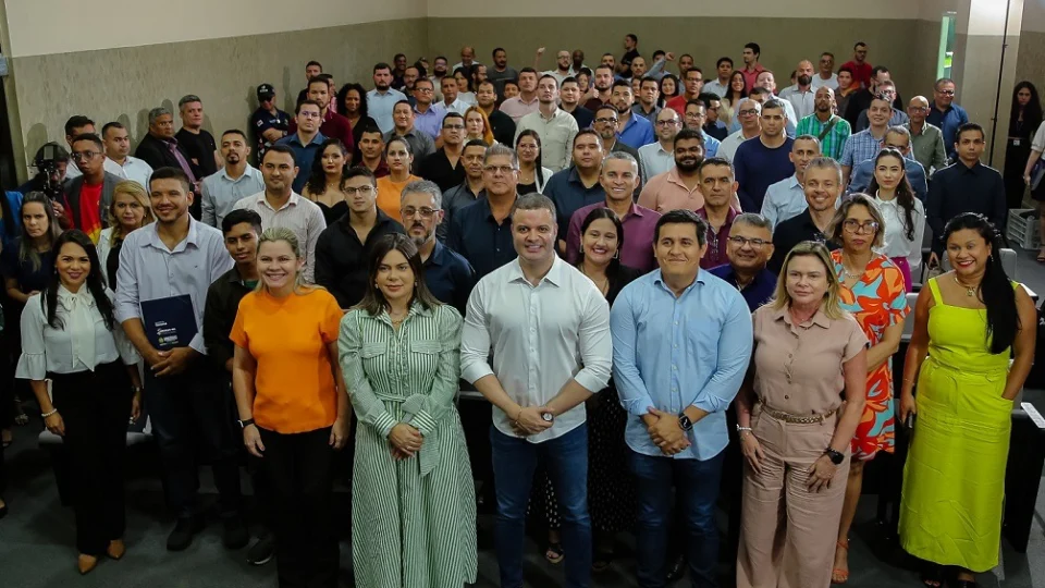 Detran Amazonas empossa 80 novos servidores aprovados em concurso público