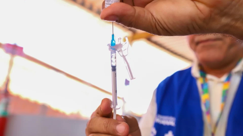Após FVS orientar vacinação Semsa vai oferecer nova dose bivalente