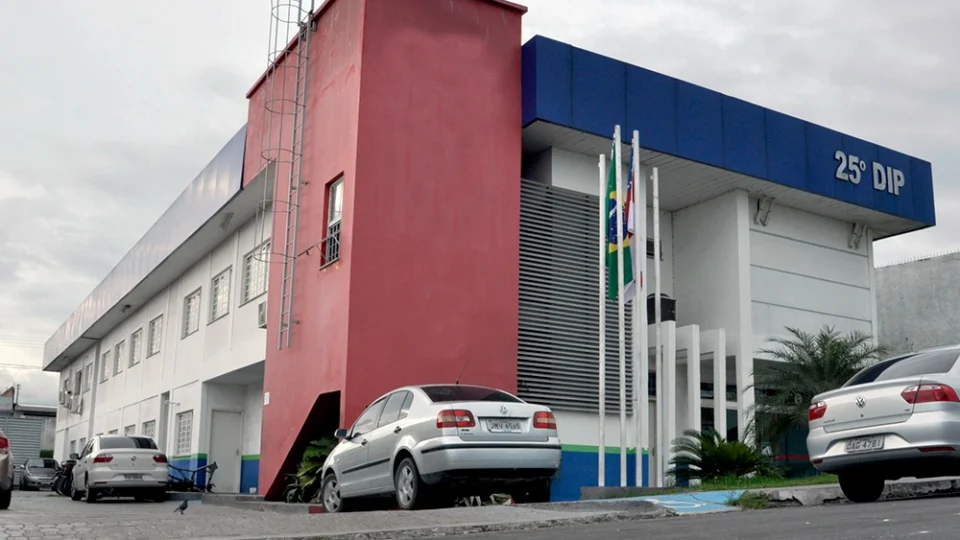 Homem é condenado a 27 anos de prisão por estupro de vulnerável contra enteada