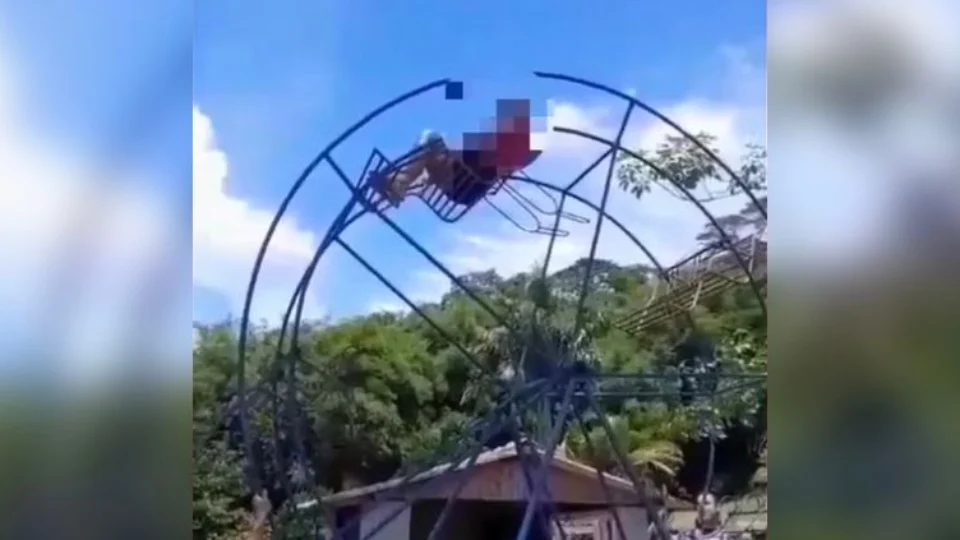 VÍDEO: Mulher cai de brinquedo infantil que simula roda gigante e morre em MG