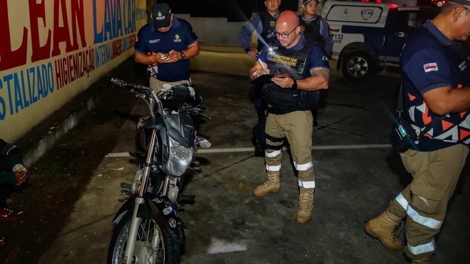 Detran-AM e PMAM desarticulam ‘rolezinho’ e removem 19 motocicletas, na zona leste de Manaus