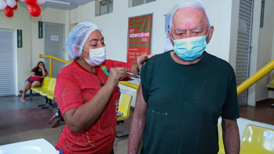 Nove pontos em Manaus oferecem vacina contra Covid-19 neste sábado; confira