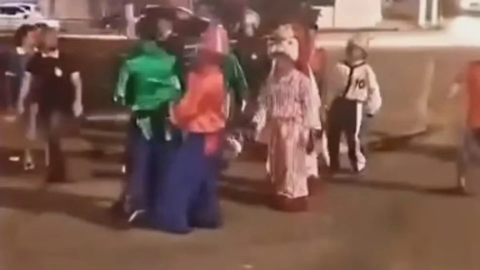 VÍDEO: Integrantes de dois grupos da Carreta Furacão brigam em MG