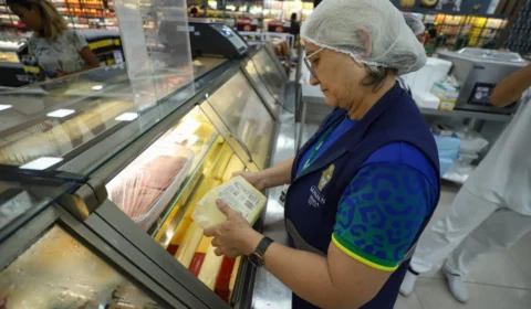 Operação ‘Natal com Saúde’ termina com 4,5 mil toneladas de alimentos apreendidos em supermercados de Manaus