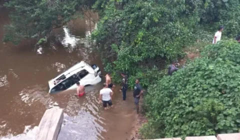 Carro com 6 pessoas da mesma família cai em rio e 5 morrem afogados em Rondônia