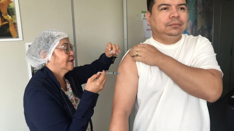 Covid-19: Saúde do Amazonas divulga painel semanal de vacinação nesta quarta-feira