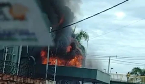Incêndio de grandes proporções atinge churrascaria em Manaus