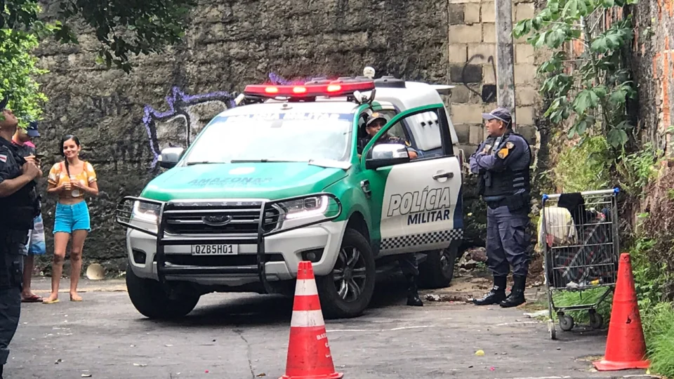 Corpo é encontrado dentro de carrinho de supermercado no bairro Aleixo