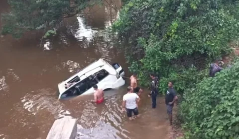 Carro cai em rio e 5 pessoas da mesma família morrem em Rondônia