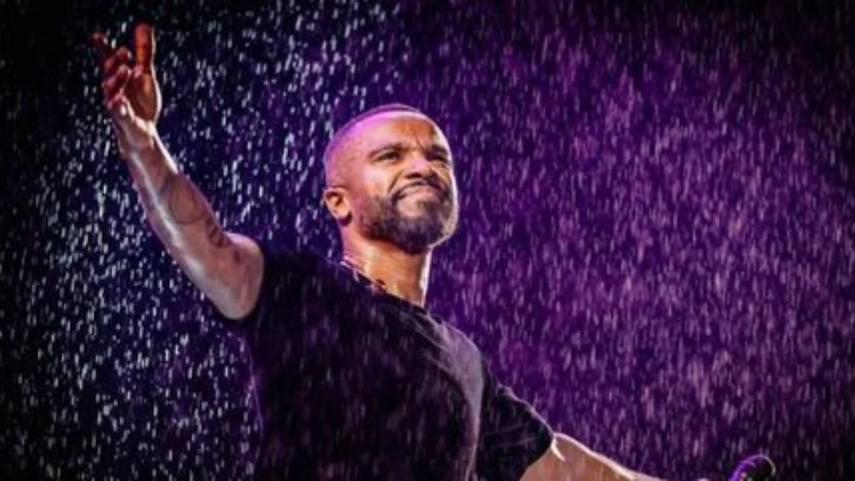 Alexandre Pires cancela show em cruzeiro após passageiro cair e sumir