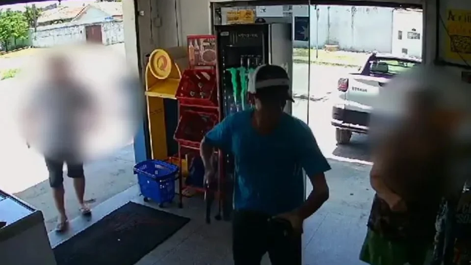 VEJA VÍDEO: bombeiro reage a tentativa de assalto e acaba levando tiro