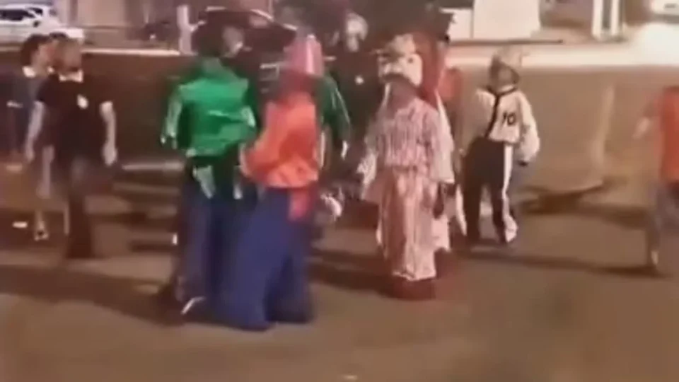 VEJA VÍDEO: Dançarinos de Carreta Furacão se envolvem em briga generalizada