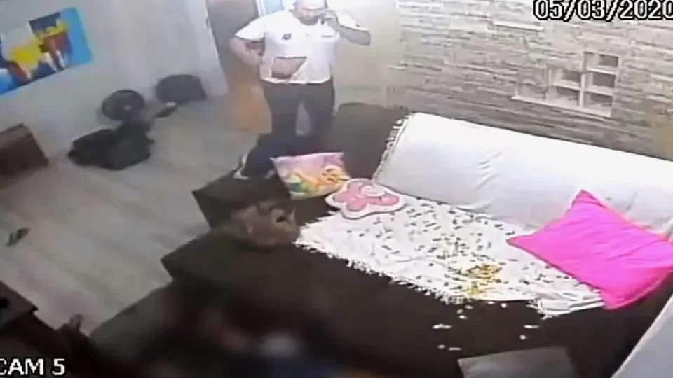 Câmeras registram momento em que delegado mata esposa e enteada