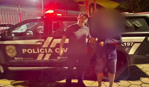 Homem é preso por agredir, roubar e deixar mãe de 71 anos sem comer