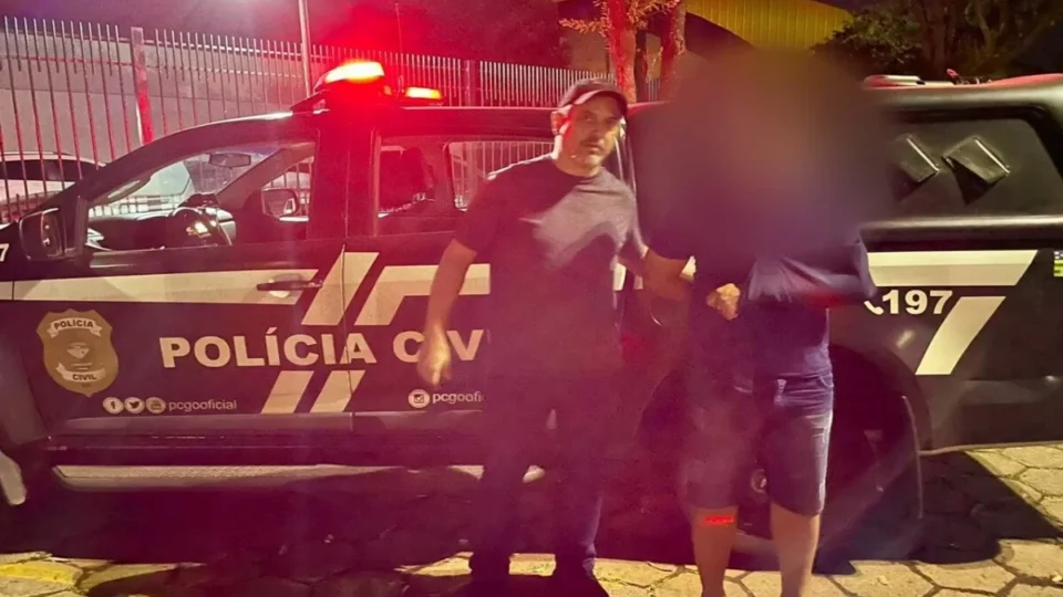 Homem é preso por agredir, roubar e deixar mãe de 71 anos sem comer
