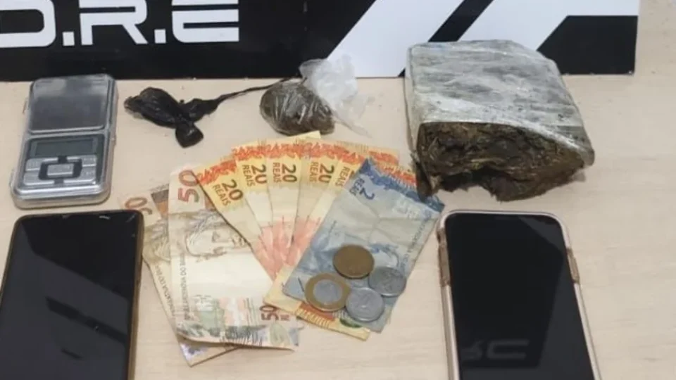 Polícia desmonta ponto de tráfico de drogas e prende dupla em Boa Vista