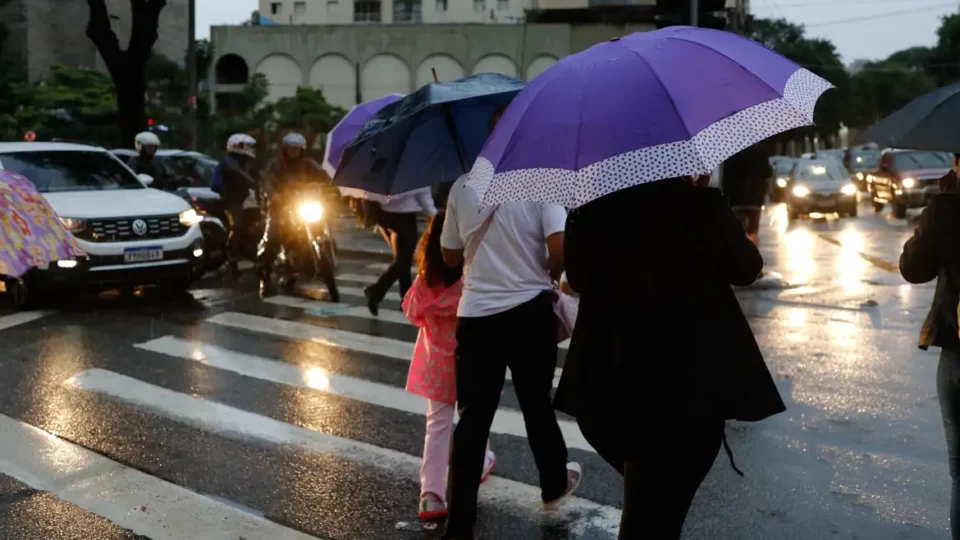 Ciclone extratropical atinge Região Sul entre hoje e amanhã