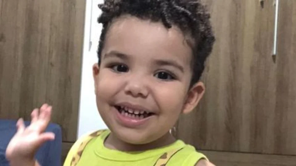 Pais são suspeitos de espancar o filho de 2 anos até a morte
