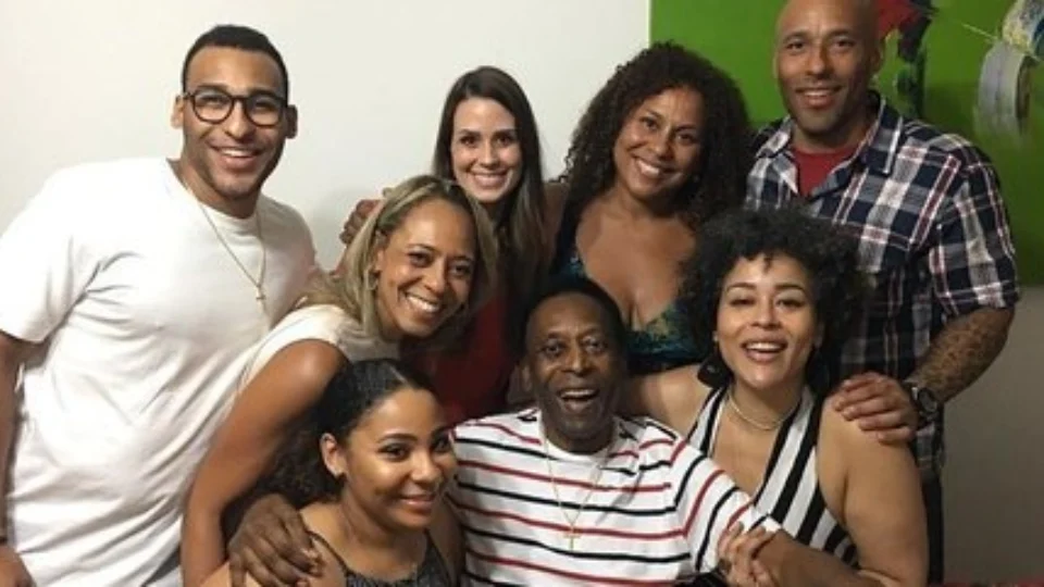 Teste de DNA de mulher que alegava ser filha de Pelé dá negativo; novo exame pode ser pedido