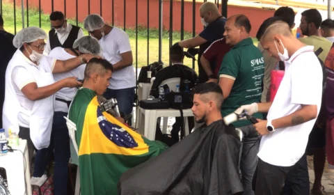 ‘Noite do Encanto’ promove cuidados e ceia natalina a pessoas em situação de rua