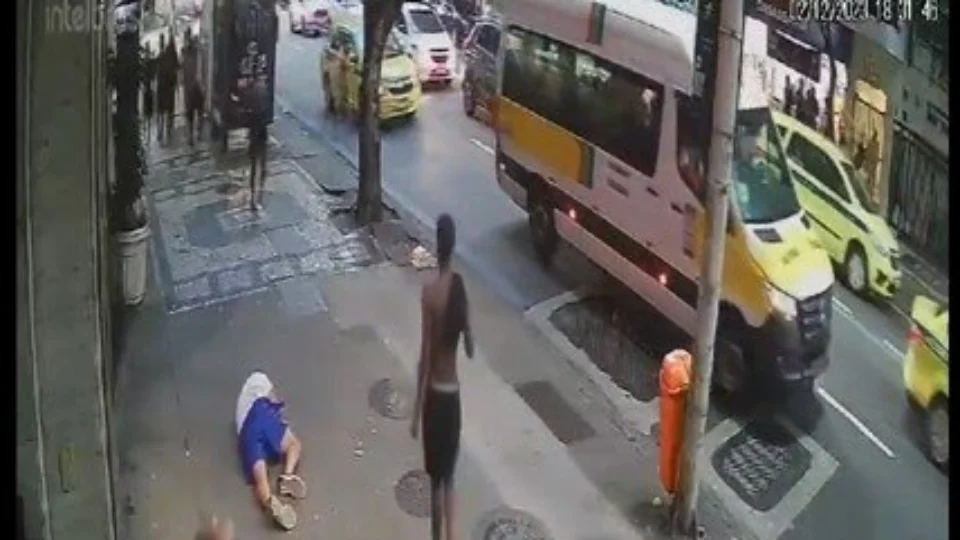 Homem que deu soco em idoso em assalto em Copacabana é preso