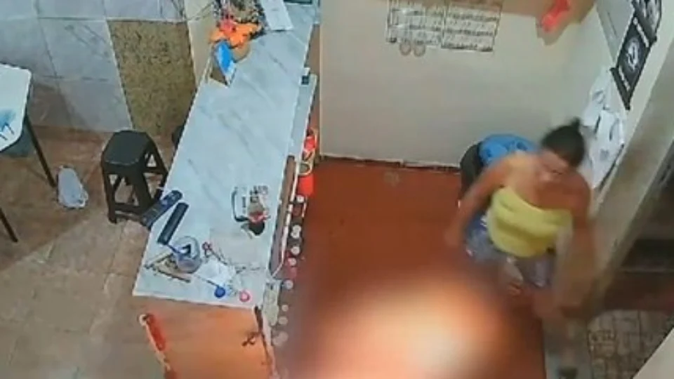 Mulher que ateou fogo no marido é presa; homem teve 92% do corpo ferido