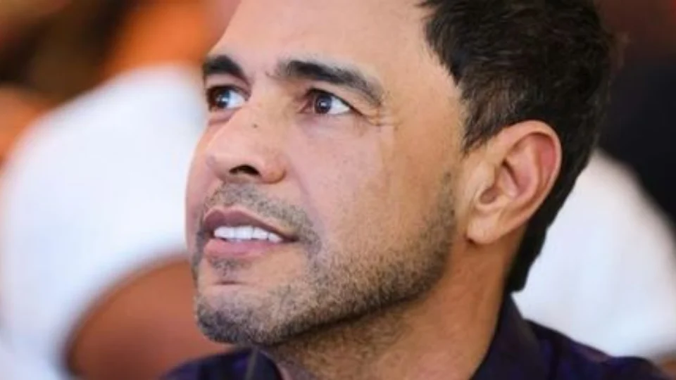 Zezé Di Camargo tem contas penhoradas por dívida de faturas de água