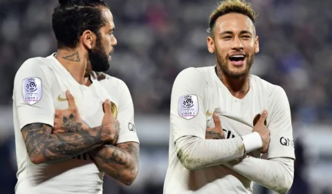 Neymar envia R$ 800 mil a Daniel Alves para reduzir pena de ex-jogador