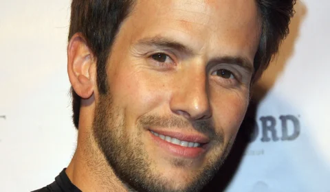 Ator Christian Oliver e as duas filhas morrem em acidente de avião no Caribe 