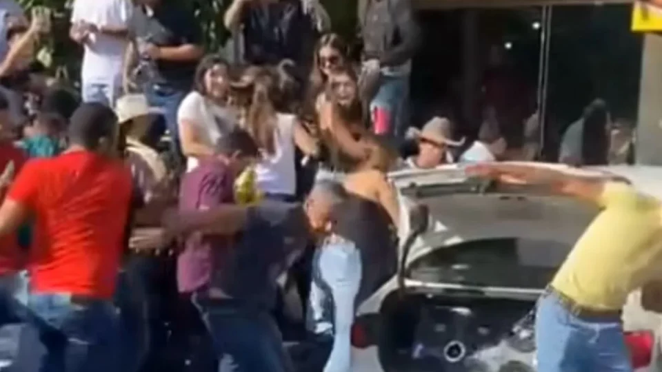 VEJA VÍDEO: encontro de muladeiros acaba em briga generalizada