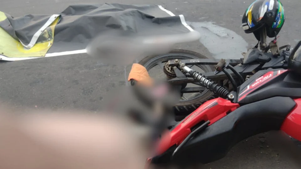 Motociclista morre a caminho do trabalho após ser fechado por carro na Av. do Turismo