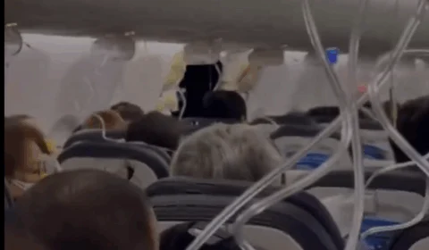 VEJA: Orgão da aviação americano proíbe voos de todos os Boeing 737 MAX 9 após explosão de janela em pleno voo