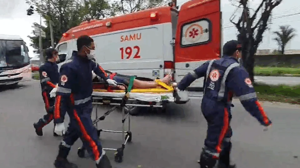 Duas pessoas ficam feridas em acidente na Zona Leste