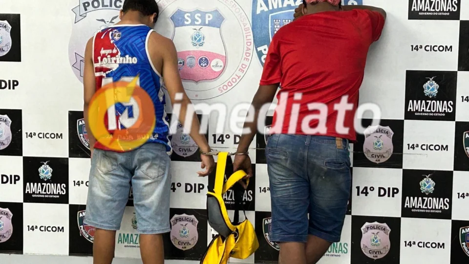 Assaltantes batem carro durante tentativa de fuga e acabam presos na zona Leste de Manaus